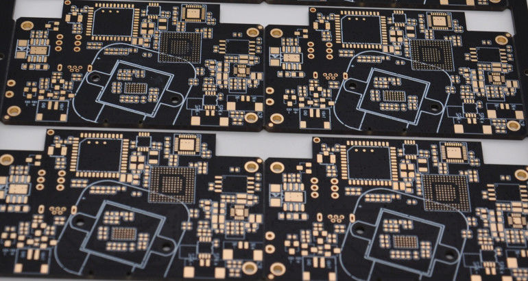 Алюминиевая доска PCB света СИД 4mil слоя 1.6mm базового материала 2 с черной маской припоя